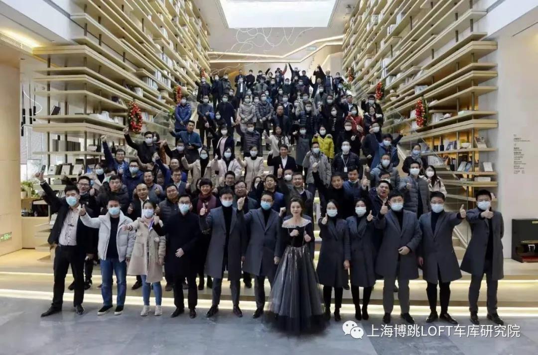 渭南全国一百多人在华侨城汉口道6号参观研讨LOFT专利车库技术！